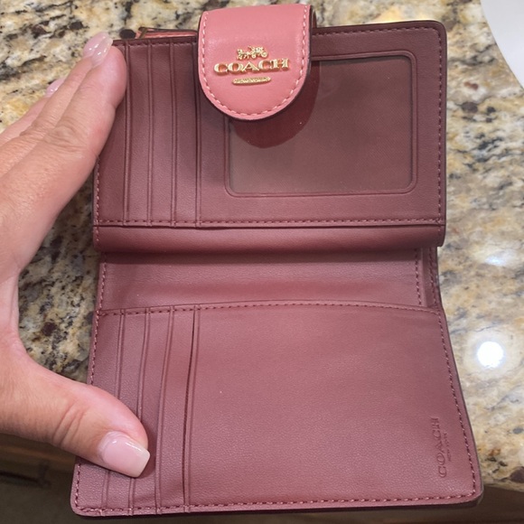 NWOT Coach wallet 💕 - Picture 4 of 7